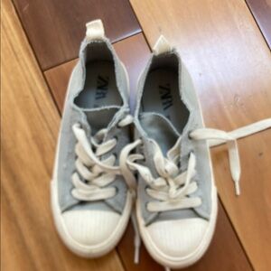 Zara Gray and White Casual Sneakers